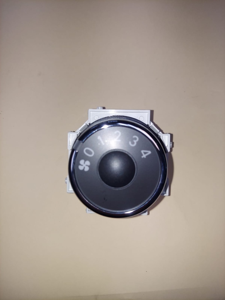 SWTO YARIS 12-14 BW SW #2     