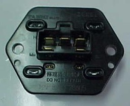 [RE-74140-66D00] RESU XL7 01-05 AUX            